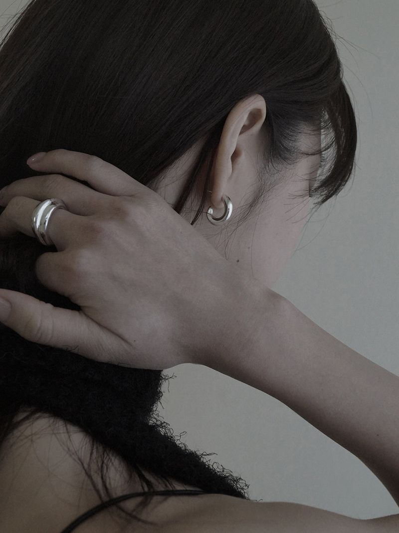 ANDEZVOUS（アンデビュー）の「ロロシルバーピアス（アクセサリー）」