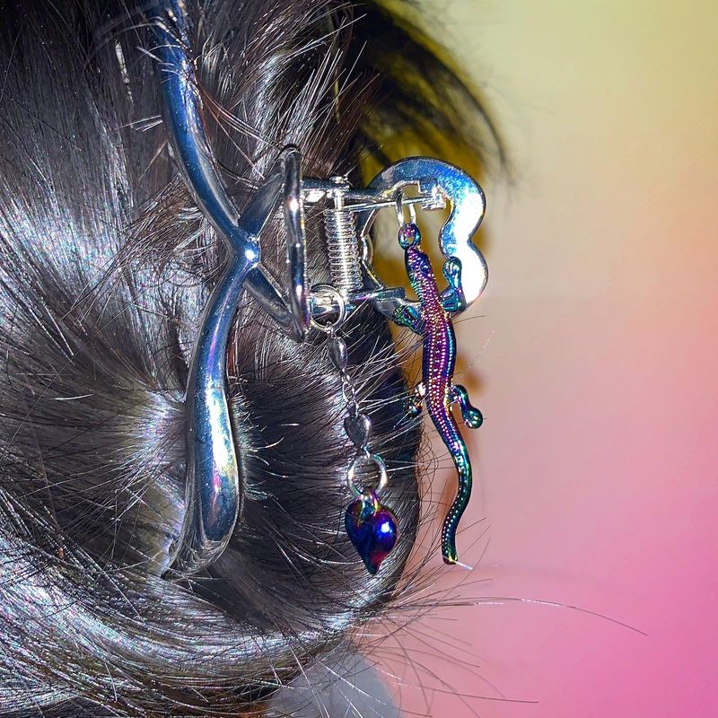 Rainbow lizard heart Hairpin