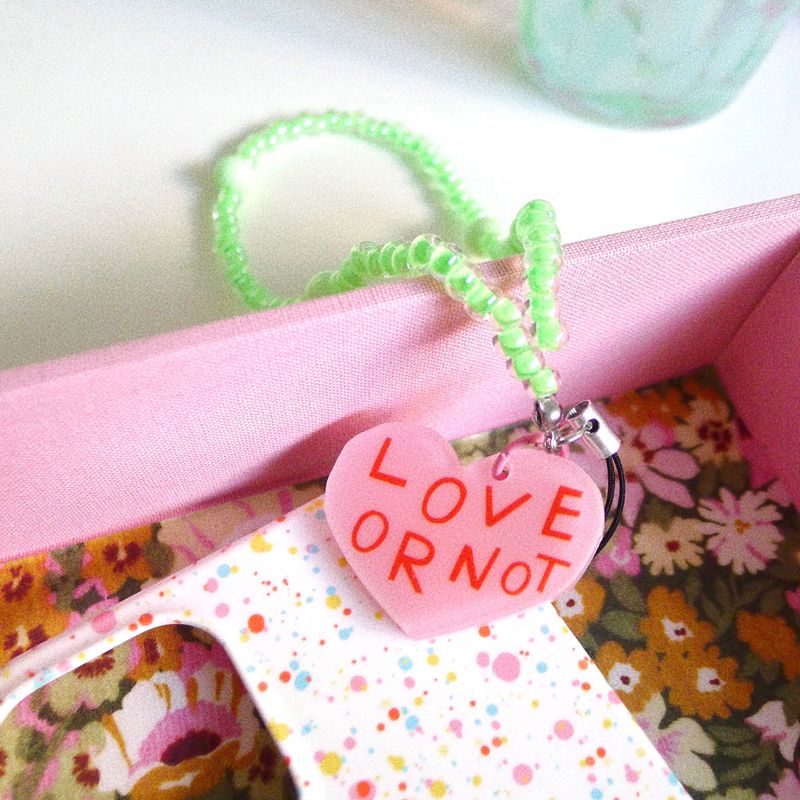 [MADE]Pink Love-Apple Green Bead Strap
