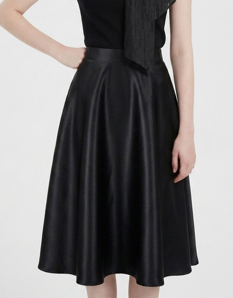 TWEEDY-A（ツウィーディア）の「[PRE- FALL] [ATELIER] アデリン サテン フレア ミディ スカート ブラック（スカート）」