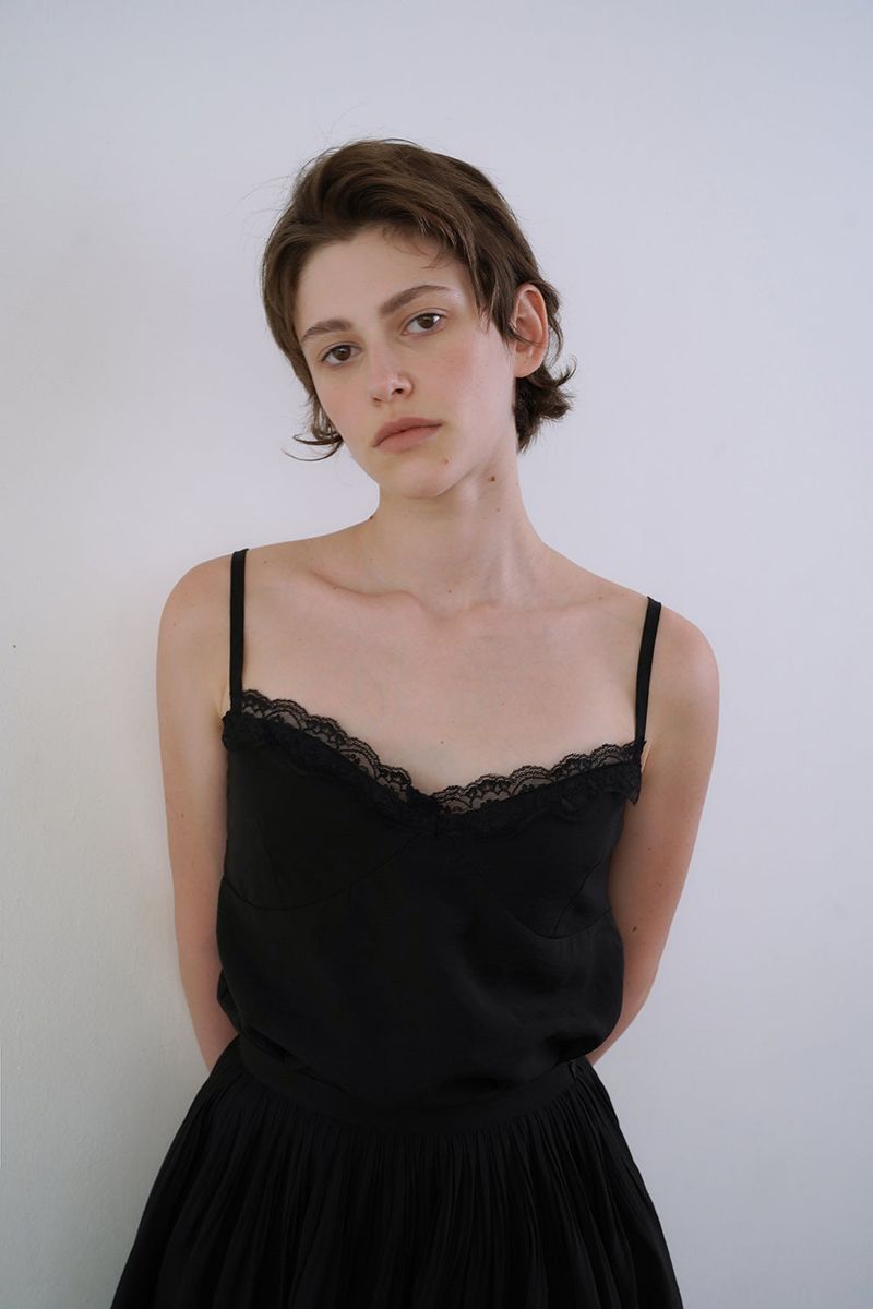Sleek lace sleeveless_black