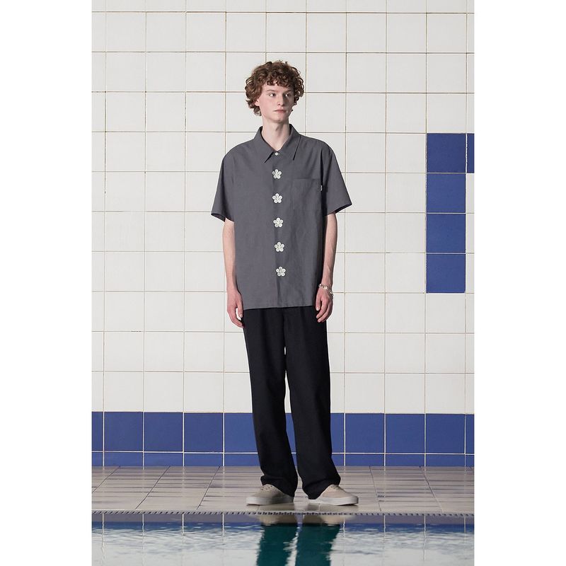 BUTTON FLOWER HALF SHIRT / CHARCOAL