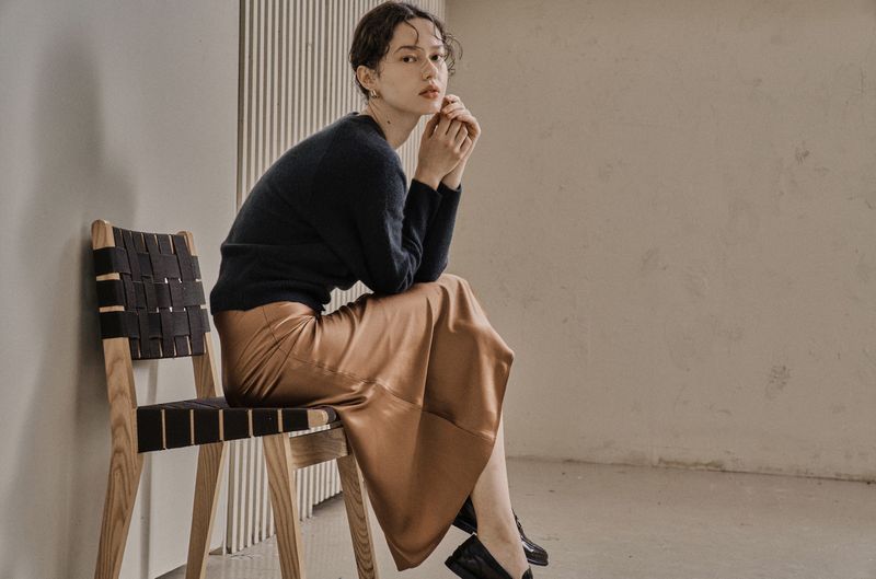 V BUTTON CARDIGAN_SMOKE