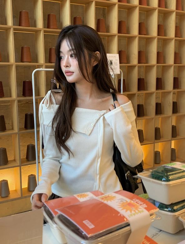 Cashier Button Off-Shoulder Unbalance Ribbon Knit