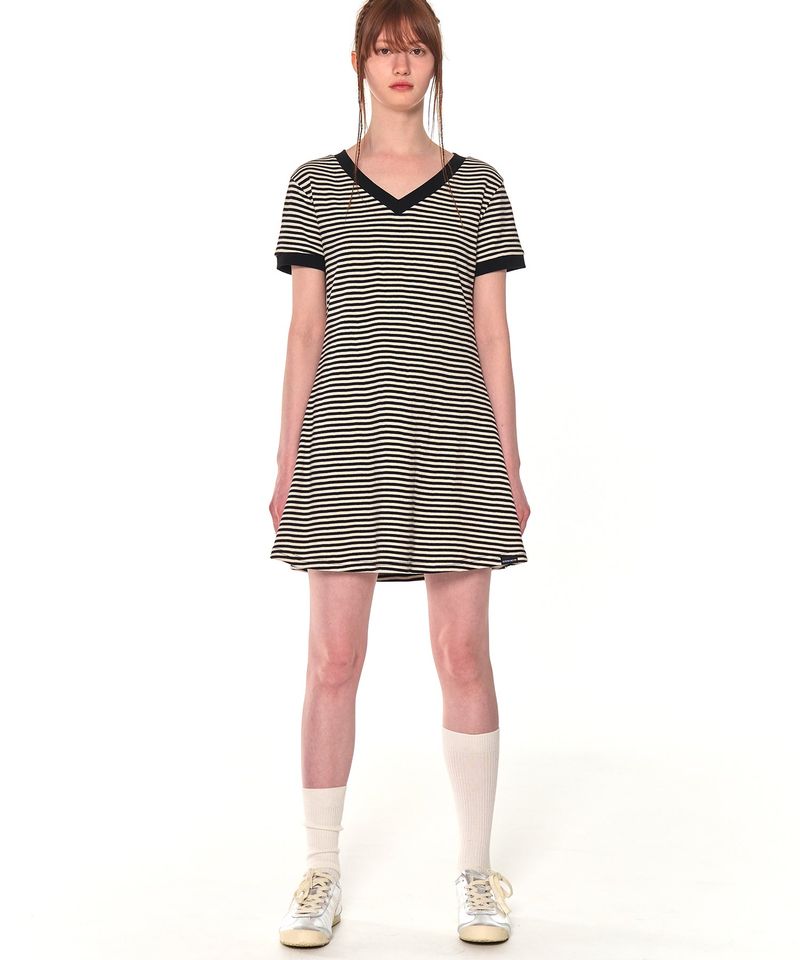 ZIZEMUSEUM（ジゼミュージアム）の「V NECK STRIPE OPS (WHITE)（Dresses）」