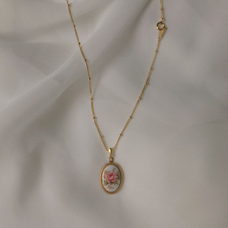From June(フロムジューン)の「ピンクローズネックレス(アクセサリー)」