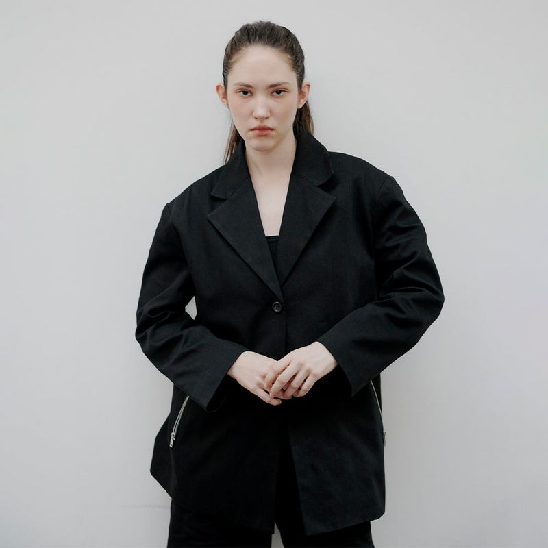 AACA（アカ）の「Zipper Stripe Jacket Black（Jackets/Outerwear）」