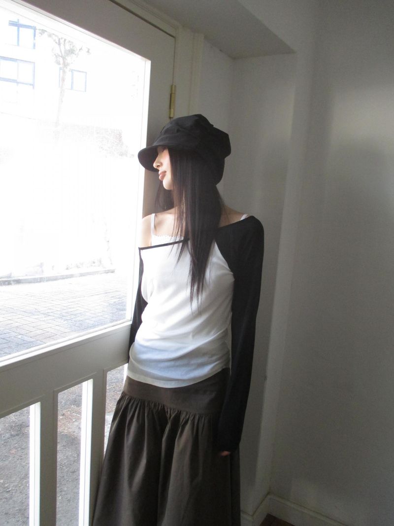ナグラン ワンオフショルダーTシャツ