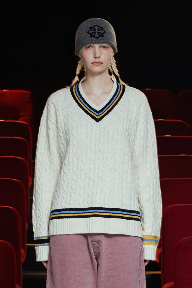 UNALLOYED（アナロイド）の「CABLE V NECK CRICKET KNIT / IVORY（Tops）」