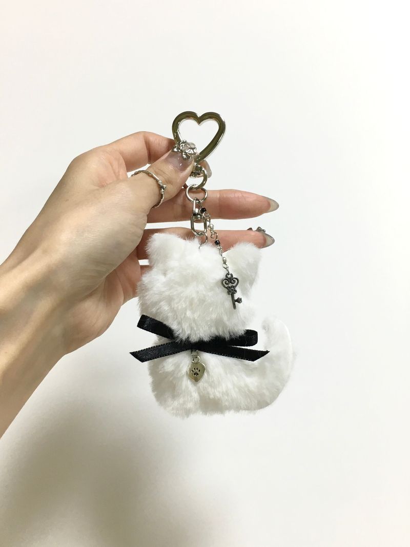 fluffy cat keyring
