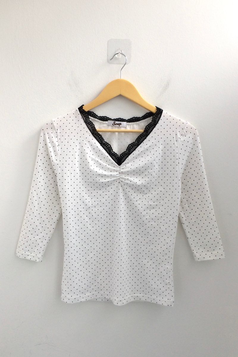 Lace V-Shirring Dot Top