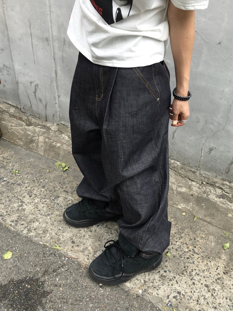 Jeff One Pleat Raw Wide Denim Pants