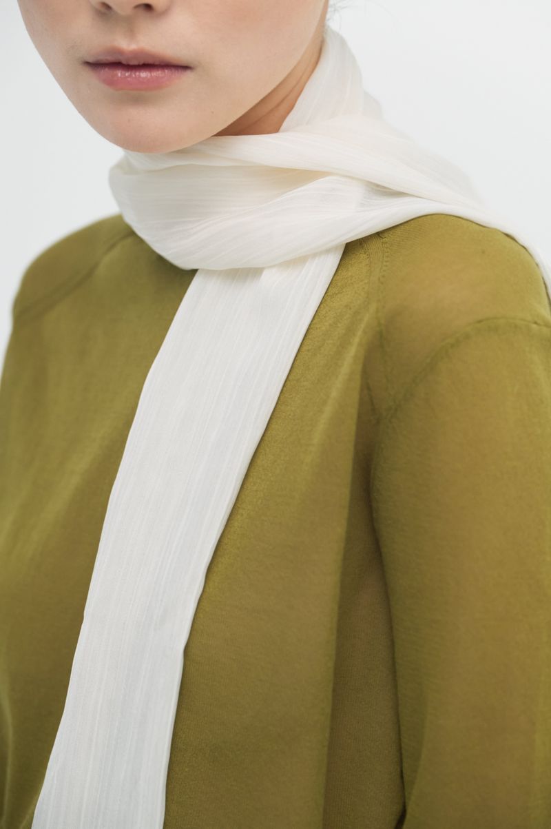 Airy pleats skin scarf_cream