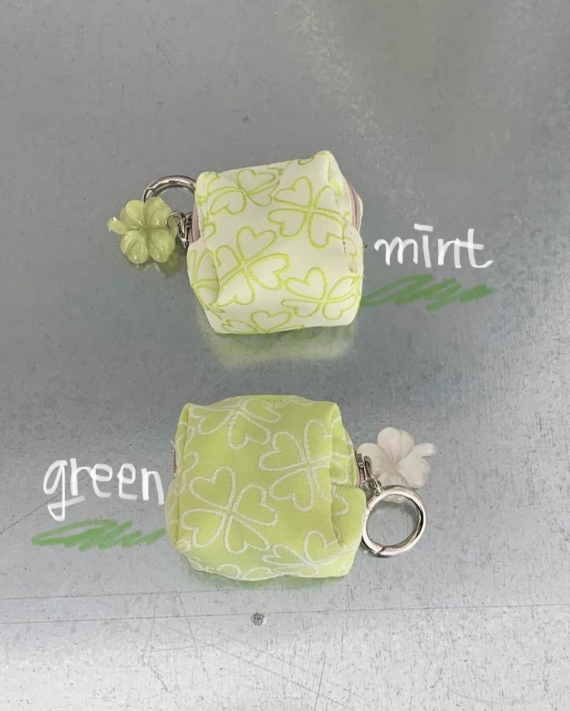 justformes2（ジャストフォーミー）の「Lucky Pouch Keyring (2 colors)（Smartphone Accessories）」