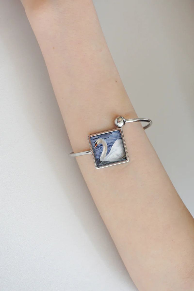 HUGGINGOATの「SWAN BRACELET(Accessories)」