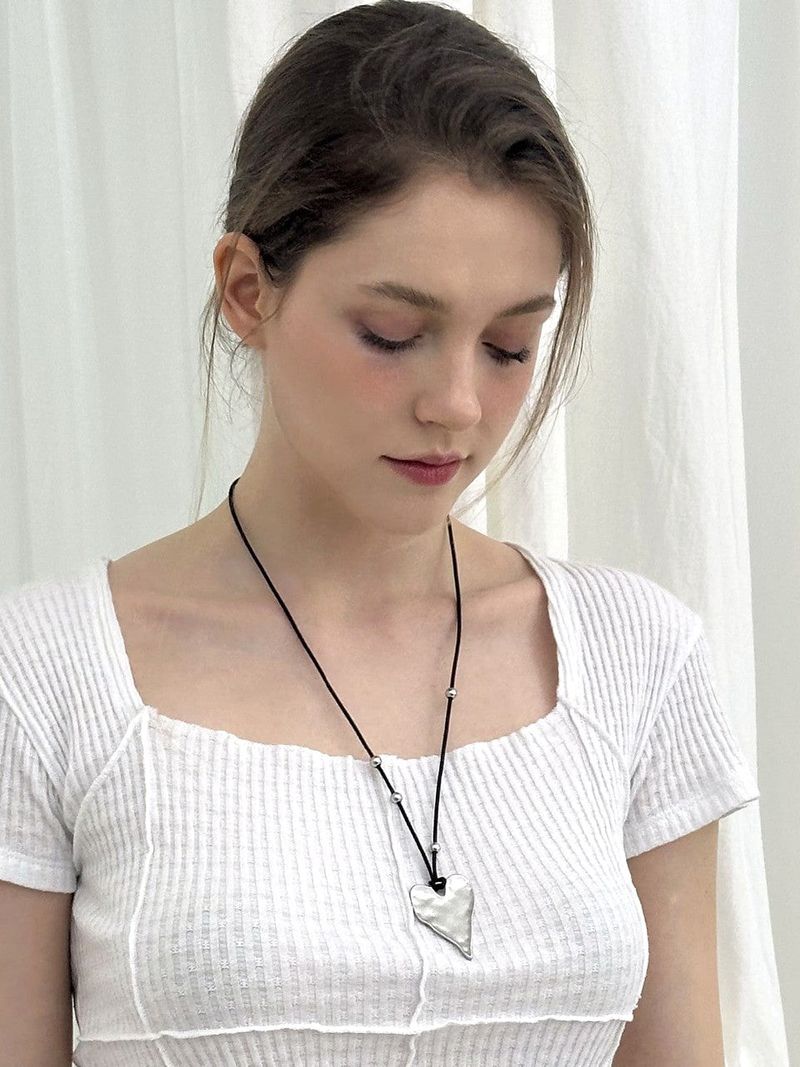 MOIFAIRE(モイフェア)の「HEART SUEDE NECKLACE / BLACK(Accessories)」