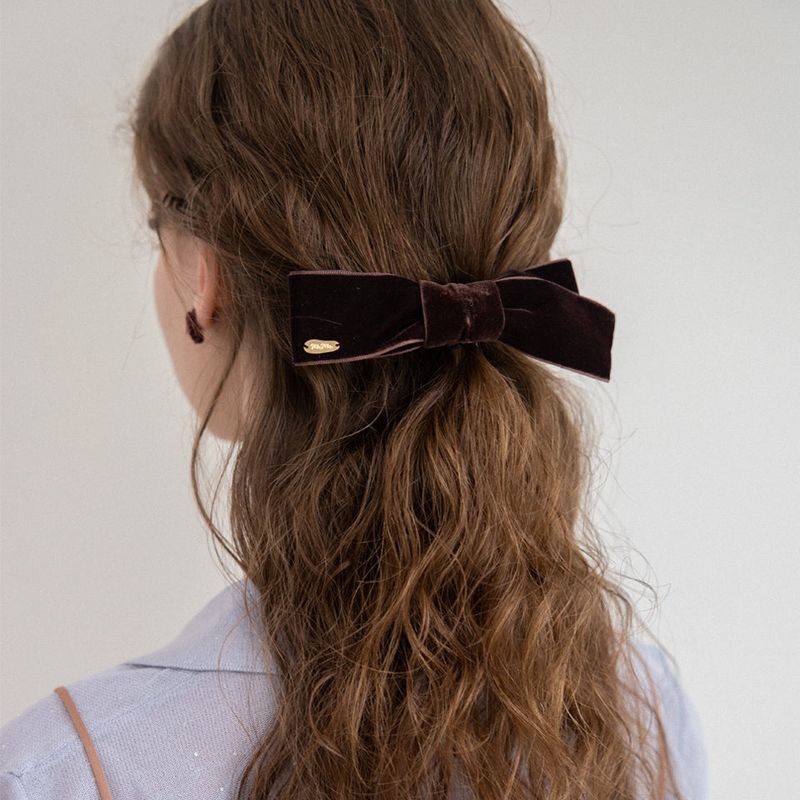 MerryMotive（メリーモチーブ）の「ベルベットリボンノットヘアピン (2colors)（ヘアアクセサリー）」