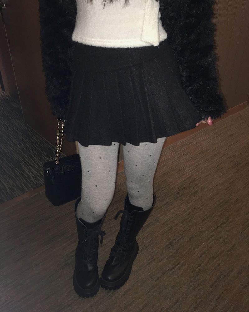 Teuni Pleated Wool Short Skirt