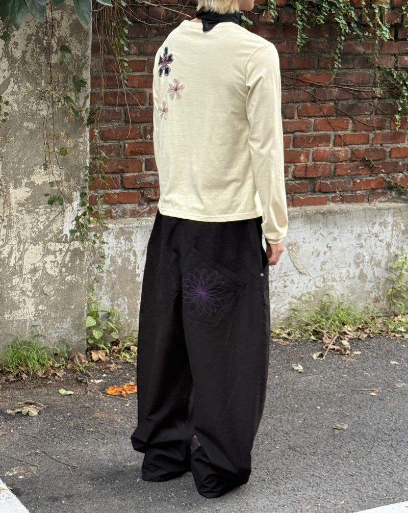 ワイルドフラワーステッチパンツ _ ブラック＆パープル
