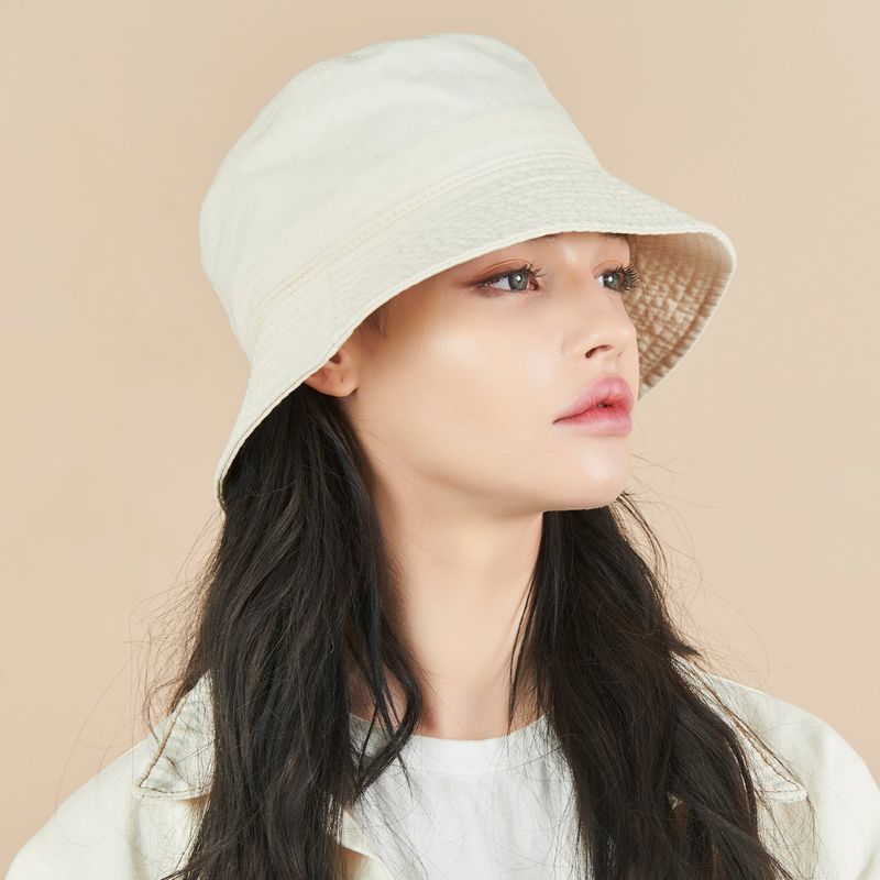 Monogram Label Pigment Bucket Hat white
