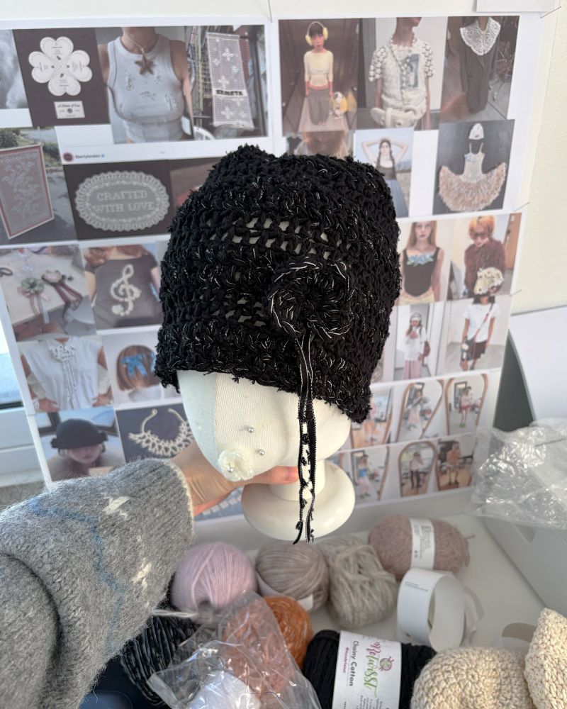 Fluffy Clover Beanie-Black