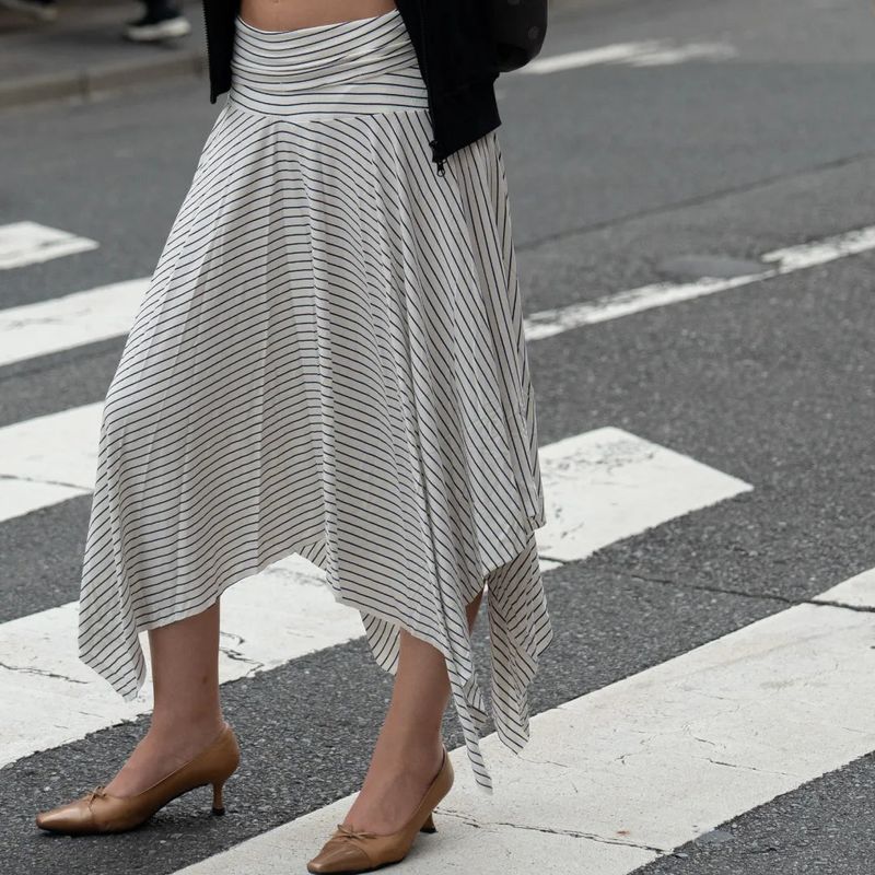 Dancing Pattern Light Stripe Skirt
