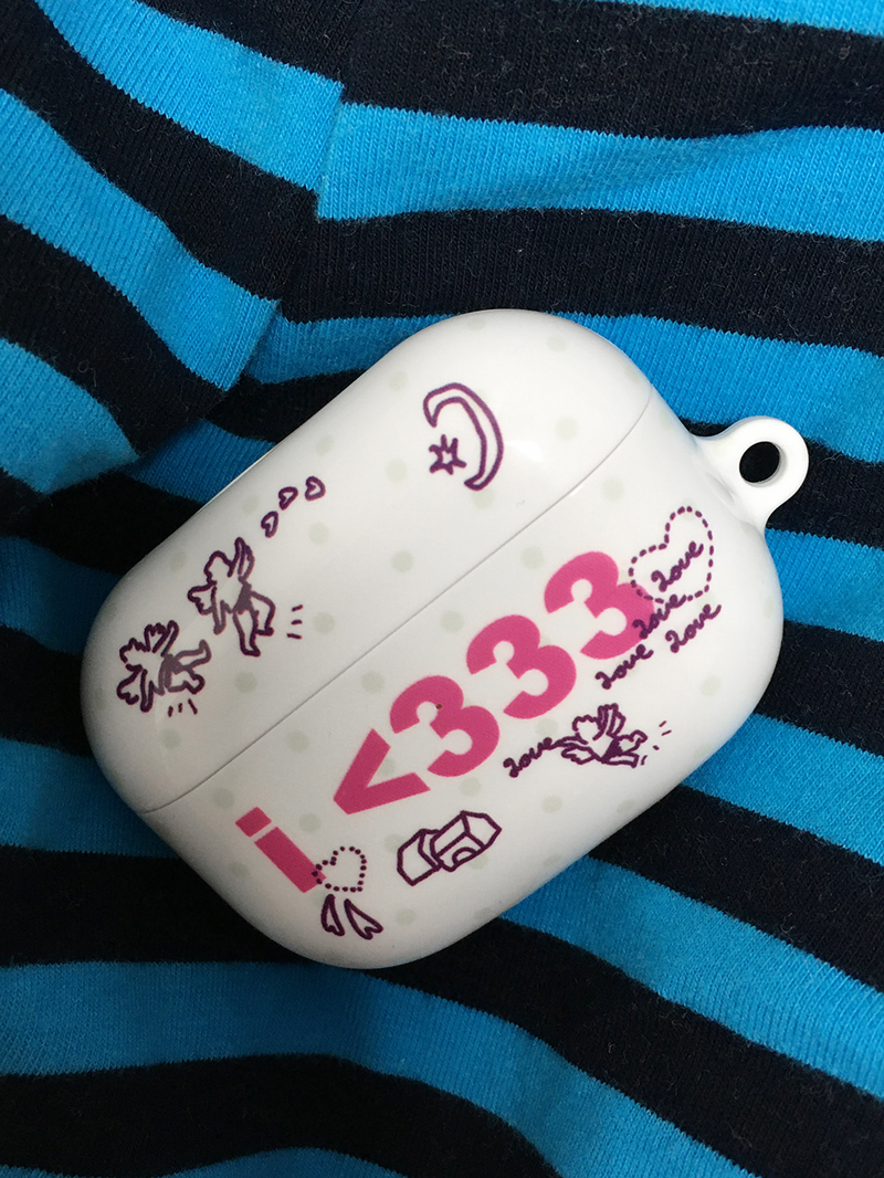 i <333 love (white) airpod case