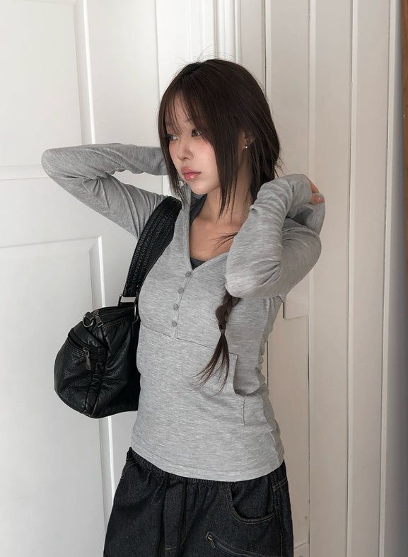 anyonemore（エニーワンモアー）の「Naron Halter Sleeveless Button V Hood T-Shirt Set（Tops）」