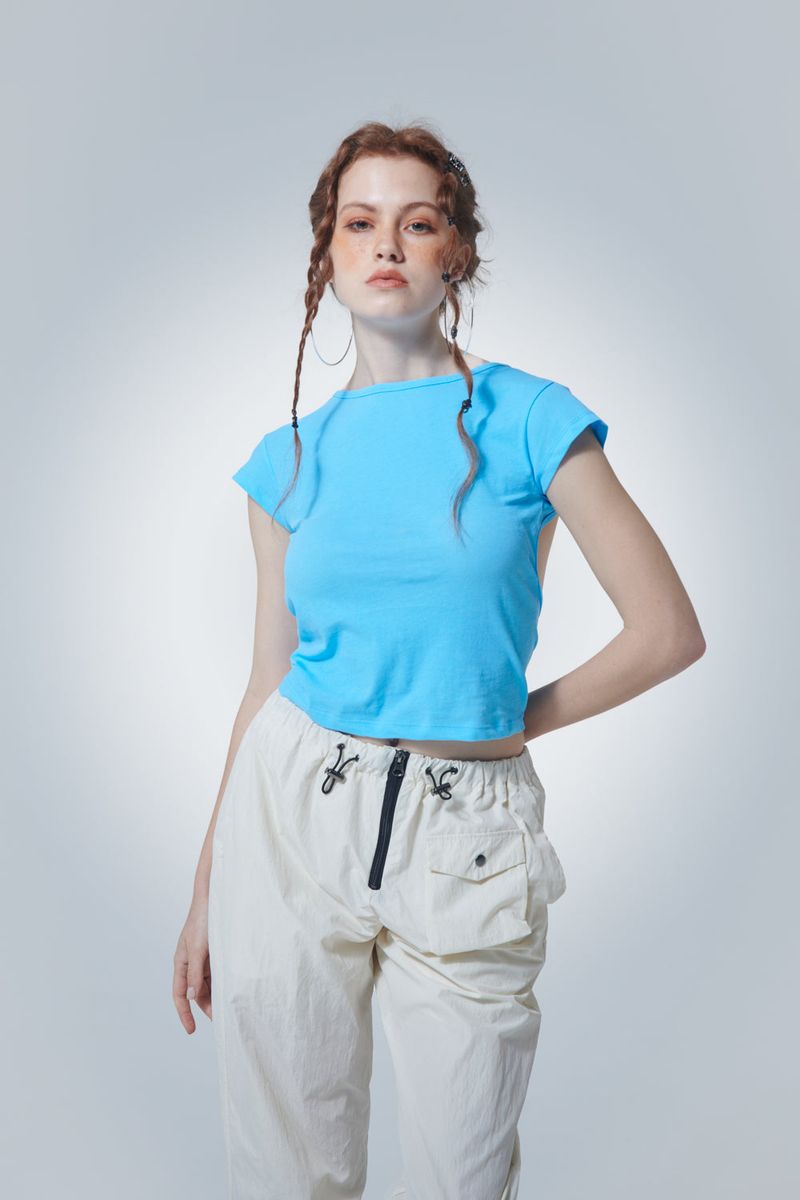 バックレスTシャツ