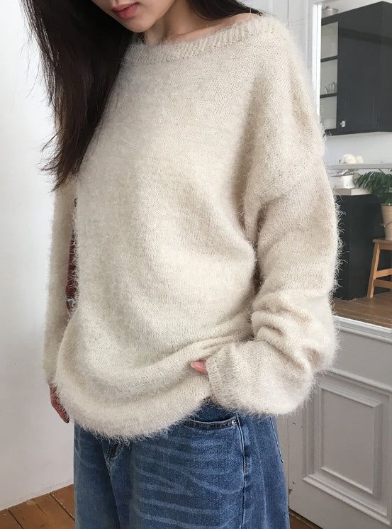 Nayu Hairy Lip Neck Loose Knit