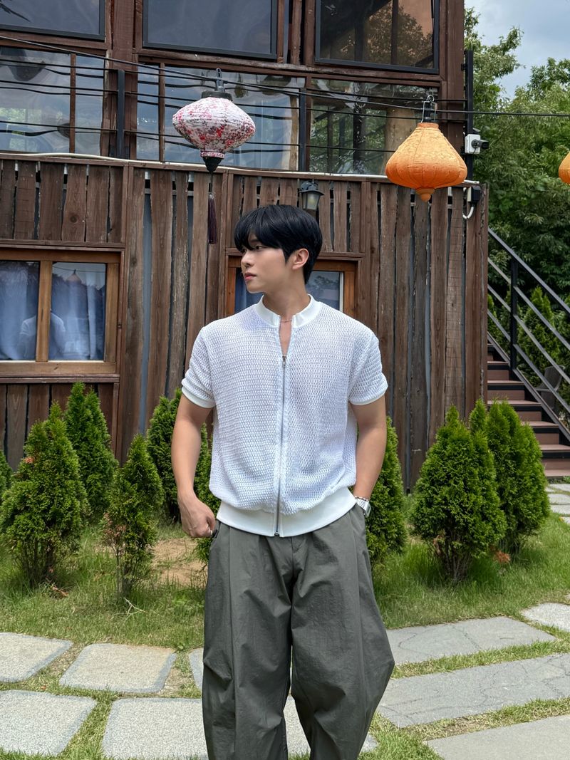 Half-neck punching zip-up cardigan