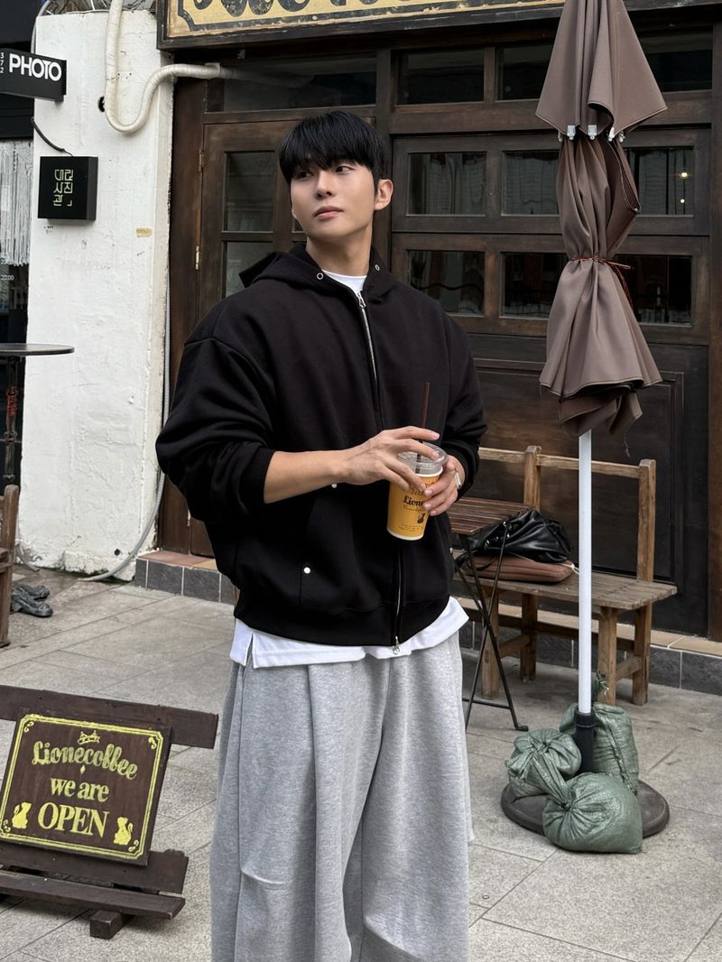 Hold rivet crop hooded zip-up
