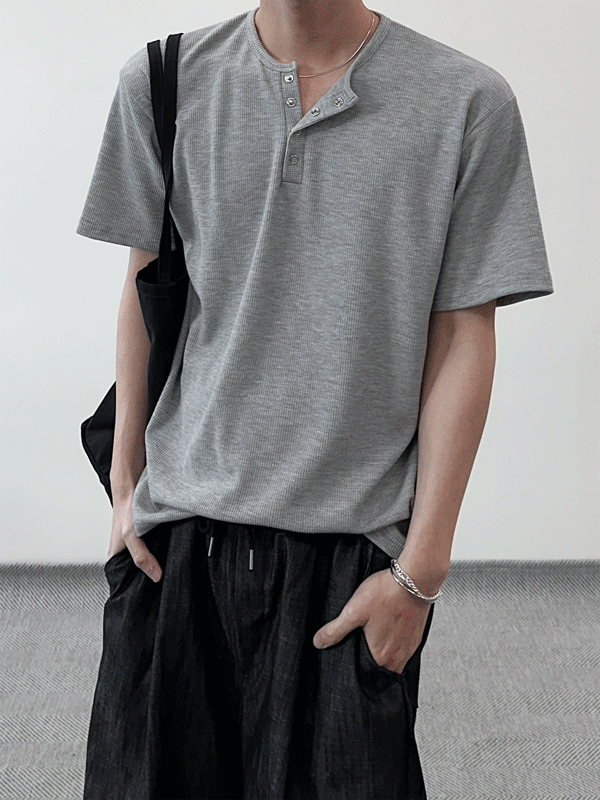 WHAT A LOOK(ワット ア ルック)の「ワッフルヘンリーネックハーフTシャツ(トップス)」