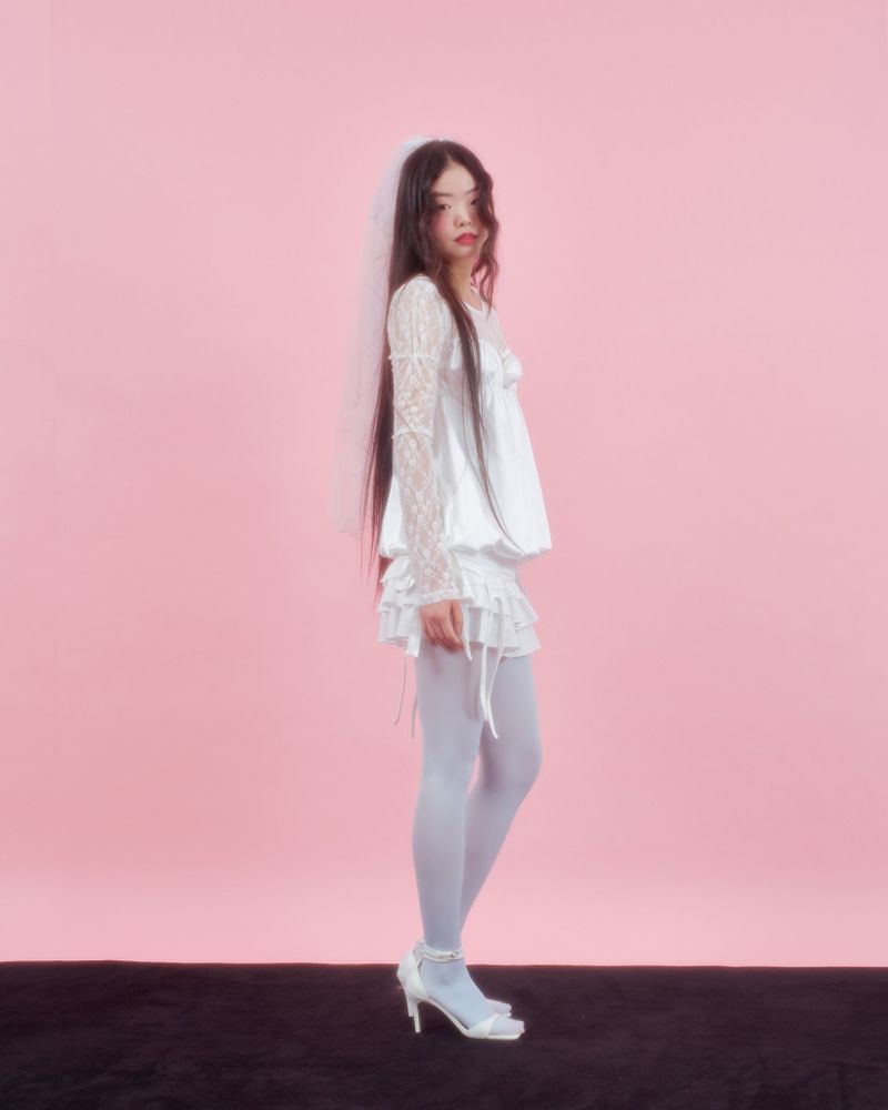 CORSAGE PUFF BLOUSE [IVORY]