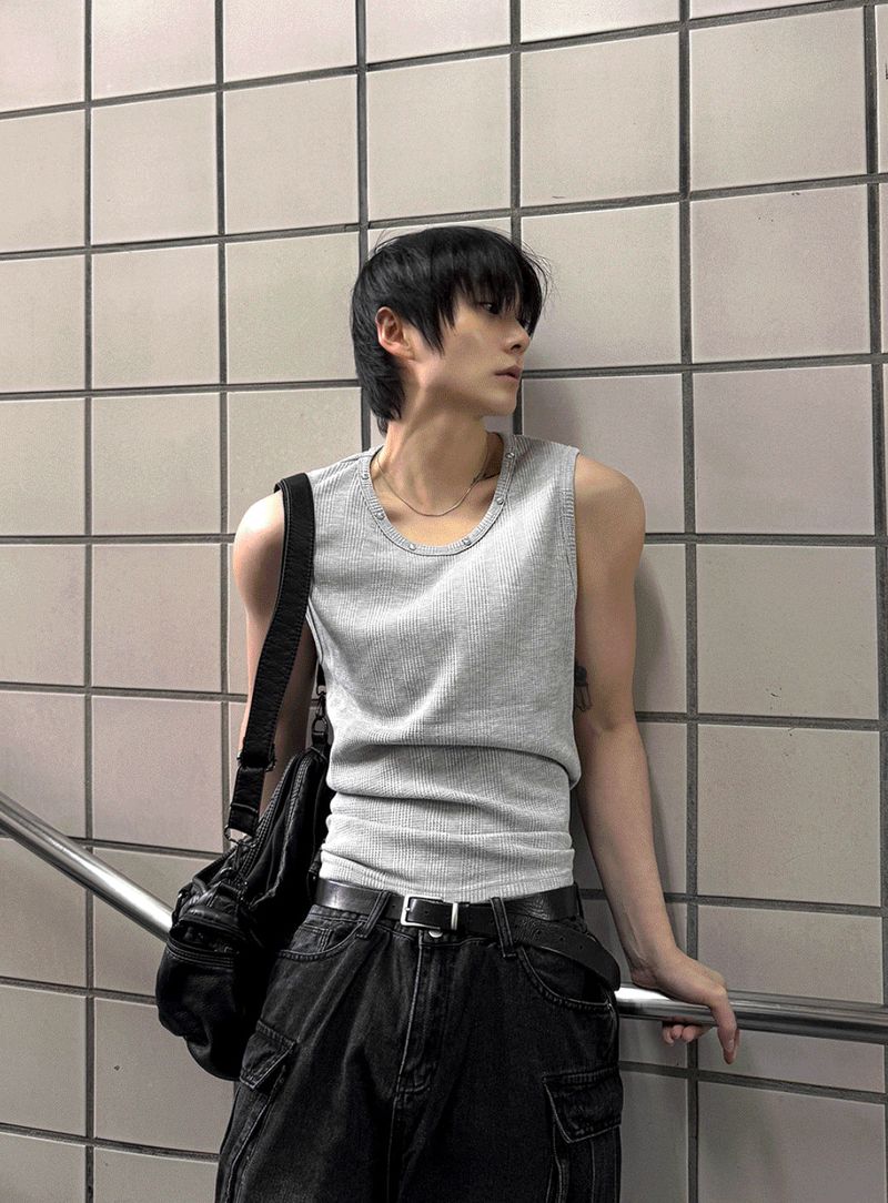 Cosyharu studded sleeveless top