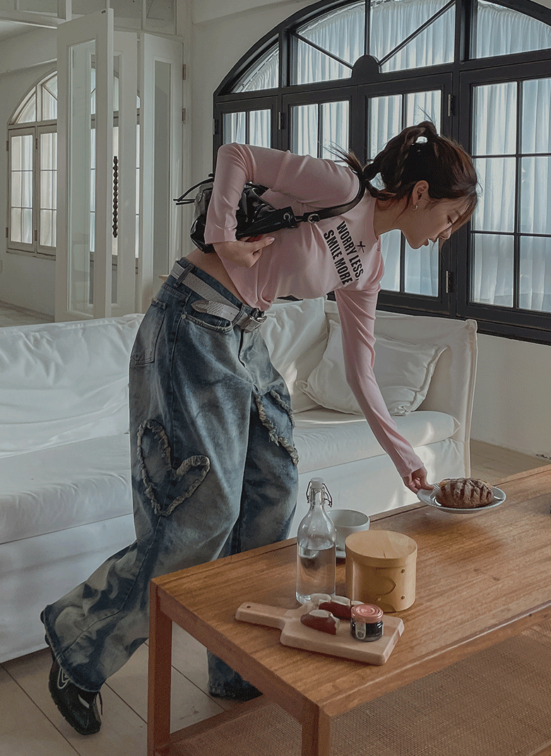 ULAN（ユレン）の「ハートパッチウォッシングデニムパンツ（Pants）」