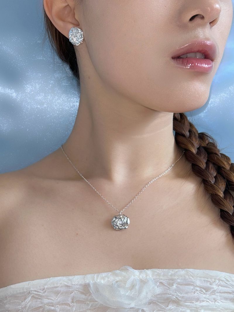 Vintage Rose Necklace