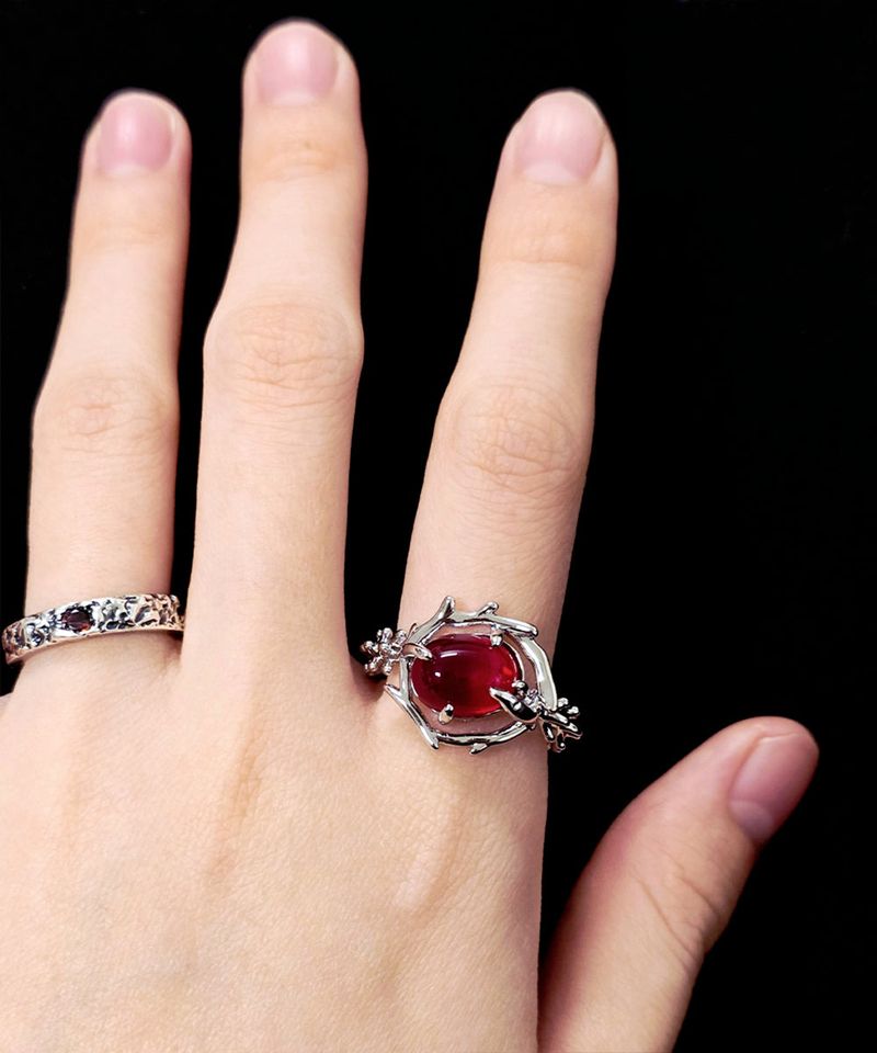 Red Vine Unique Ring