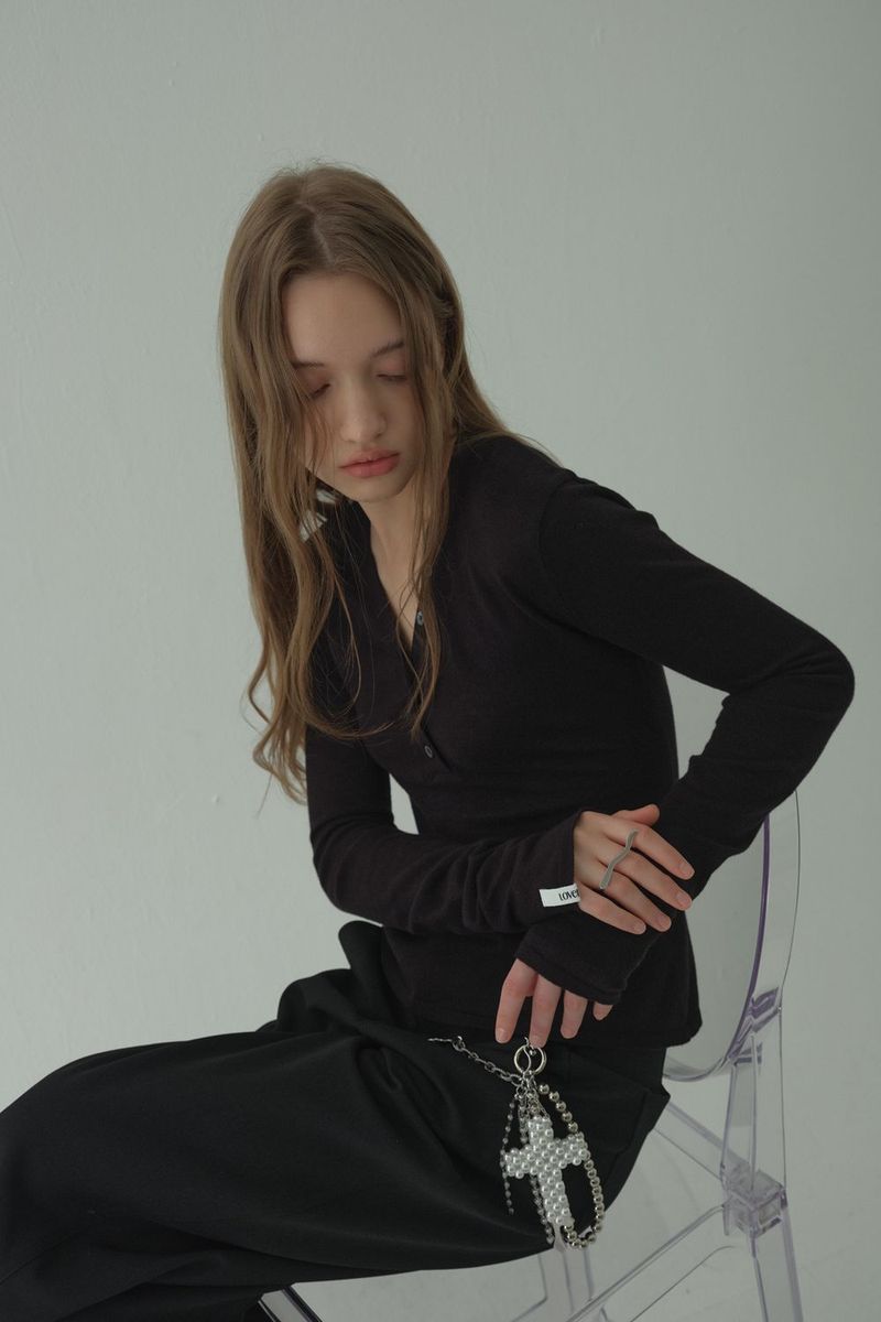 V-BUTTON KNIT LONG SLEEVE_BLACK