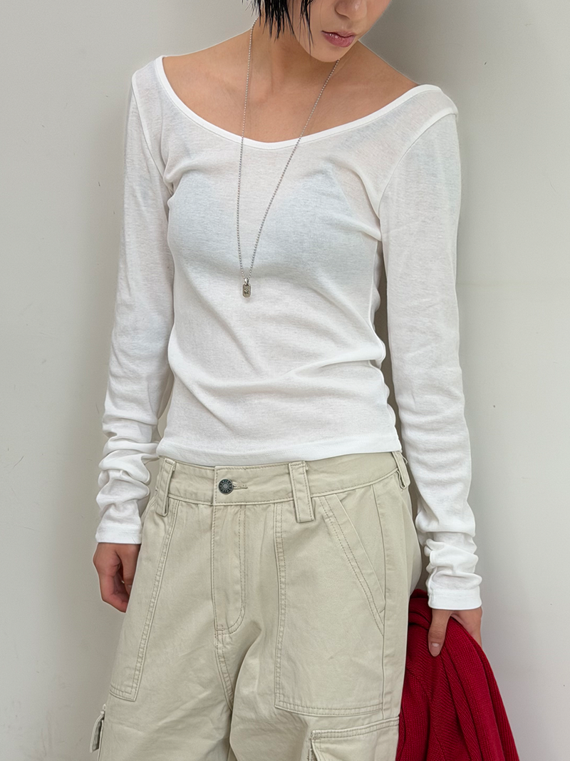 MUZESEOUL（ミューズソウル）の「ユー ネック オフショルダー ロングスリーブ Tシャツ(12color)（トップス）」