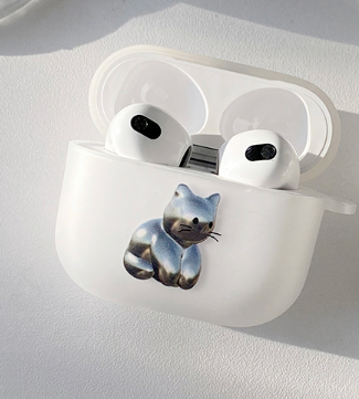 withsome（ウィズサム）の「シルバーキャットAirPodsケース（スマホグッズ/小物）」
