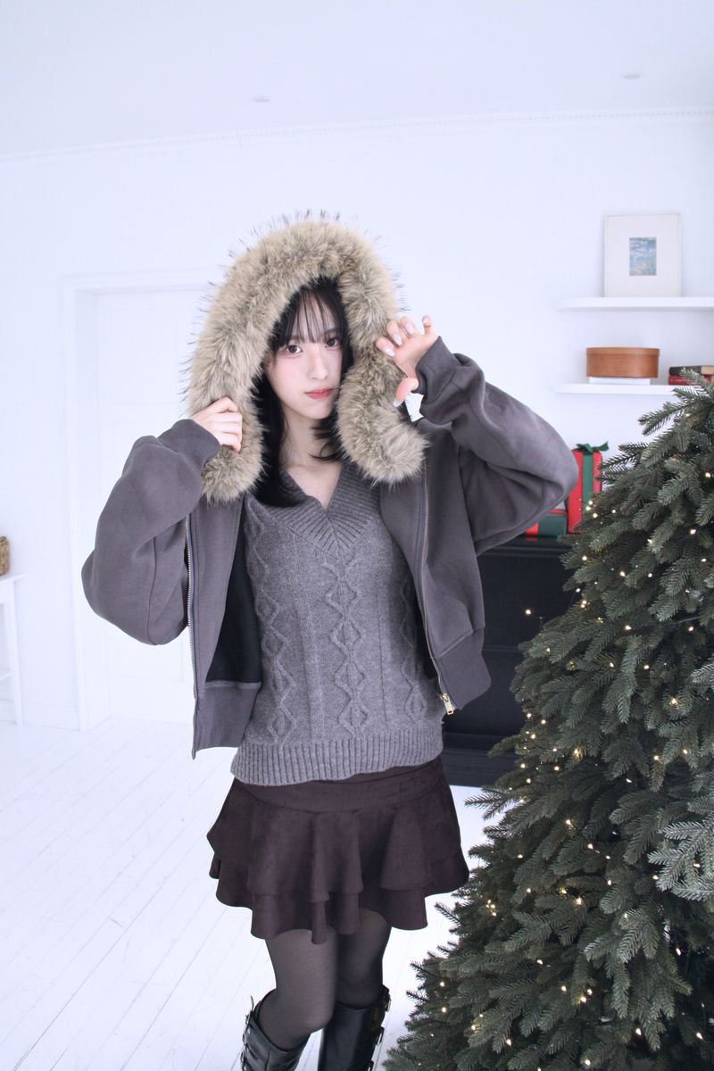 Cropped Fur Hooded Zip-Up (2color)