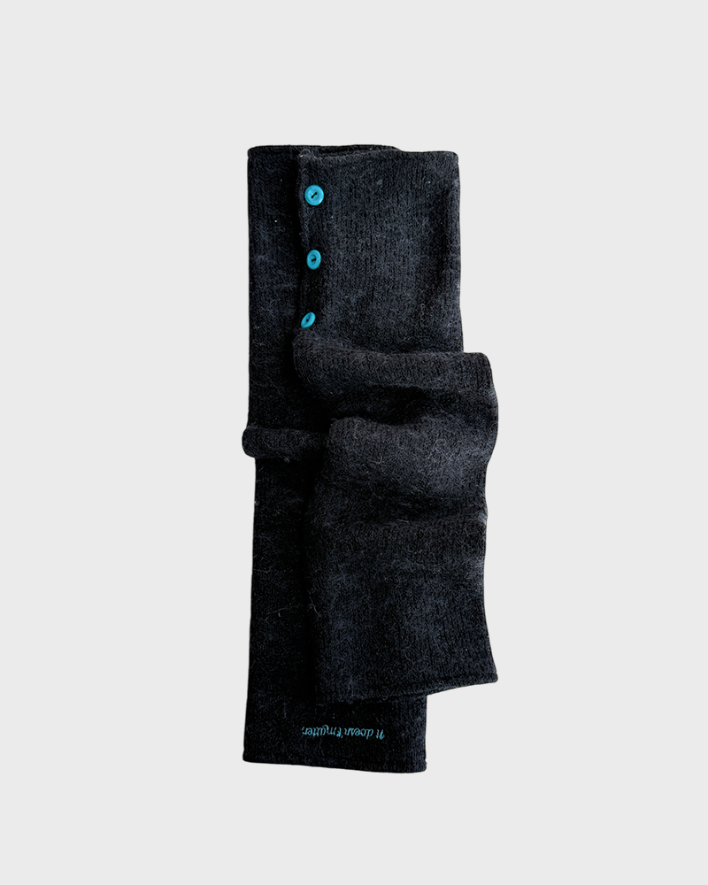 it doesn't matter.（イットダズントマッター）の「[Leg] Fuzzy button Warmer (Black)（Fashion Accessories）」