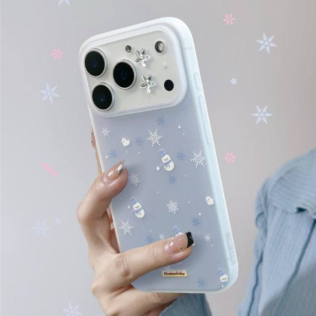 Nineteenfriday（ナインティーンフライデー）の「Winter Snowman Snowflake Matte iPhone Case（Smartphone Accessories）」