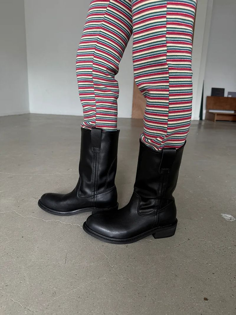 simple leather middle boots