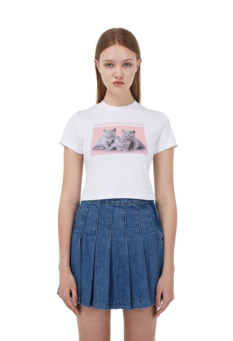 ITZAVIBE（イッザバイブ）の「[i-ts21-005] THREE CATS CROP T-SHIRT_WHITE（Tops）」