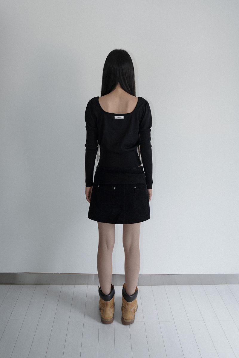 PUFF SLEEVE SQUARE NECK KNIT