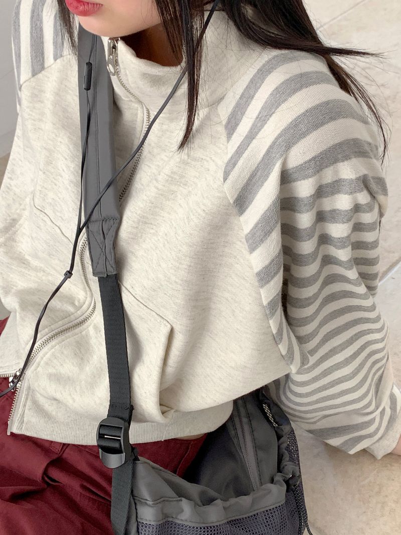 Choit Stripe Coloring Half Neck Two-Way Cropped Zip-Up