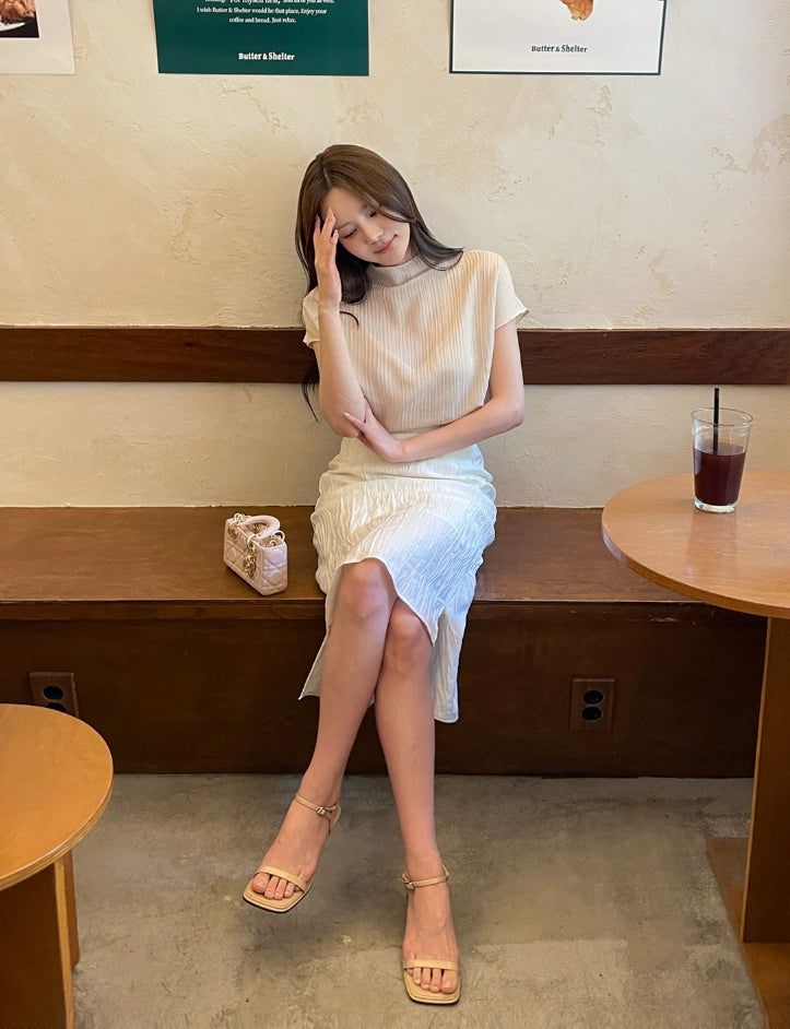 Belloe Half-neck Pleated Short-sleeve T-blouse