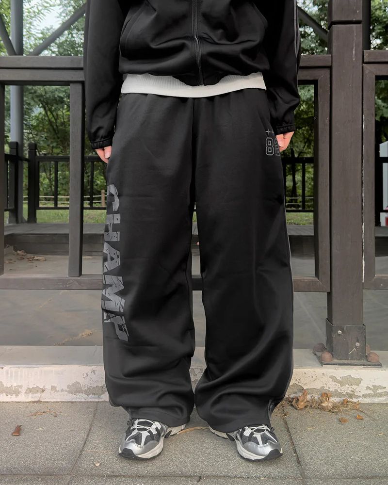 JIIGEUM（ジグム）の「ヴェルク トラック ライン ワイド パンツ（パンツ）」